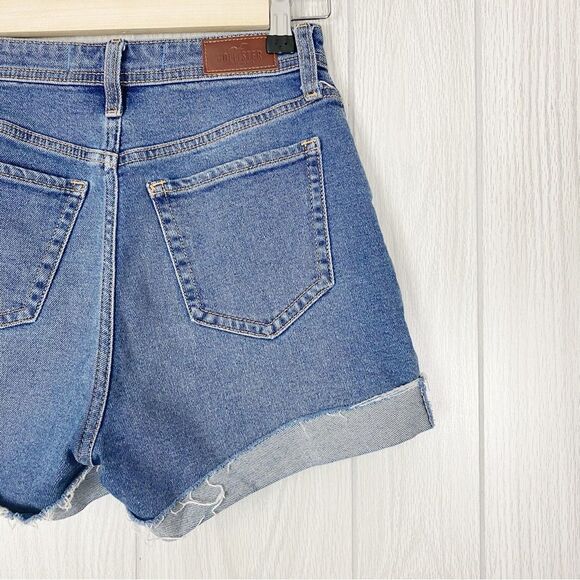 Hollister | Button Fly Distressed Curvy Ultra High Rise Mom Short Size 25 / 1 - Picture 4 of 5